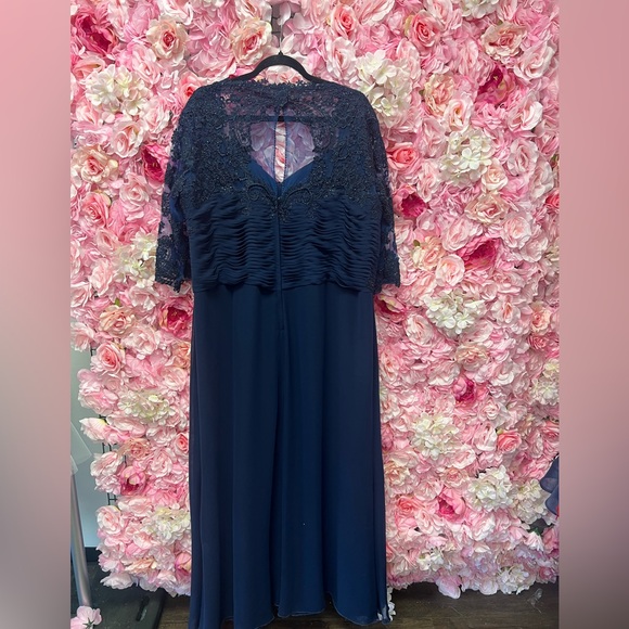 Cameron Blake Size 26w Navy Long Dress With V Neck And Sleeves - Picture 3 of 4